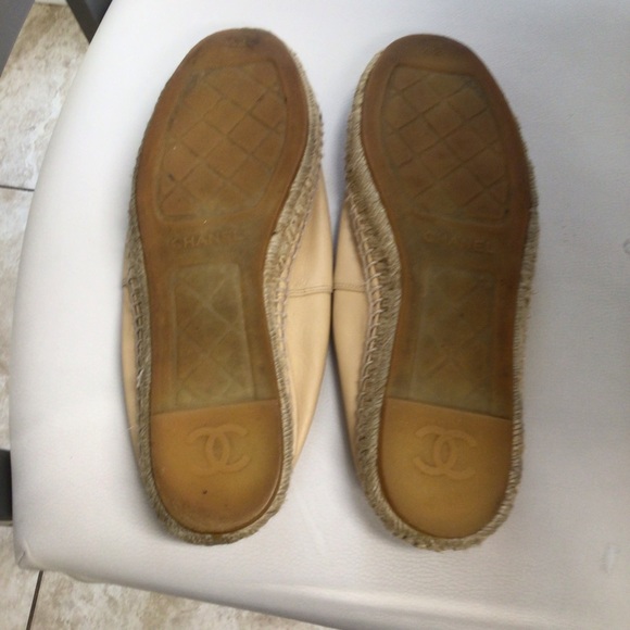- Chanel Black And Tan Flats Size 9 - Picture 9 of 12